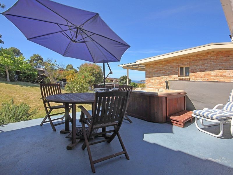 80 Carroll Avenue, Mollymook NSW 2539