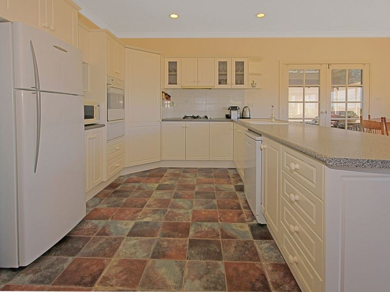 80 Carroll Avenue, Mollymook NSW 2539