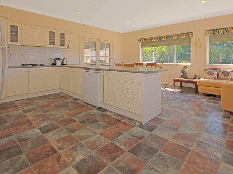 80 Carroll Avenue, Mollymook NSW 2539