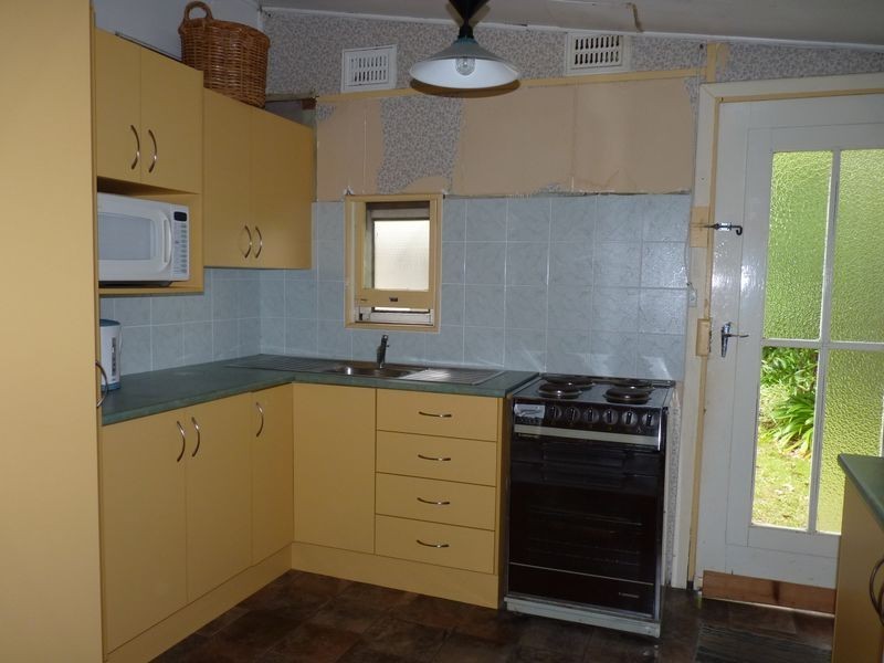 8 Beach Street, Lake Tabourie NSW 2539