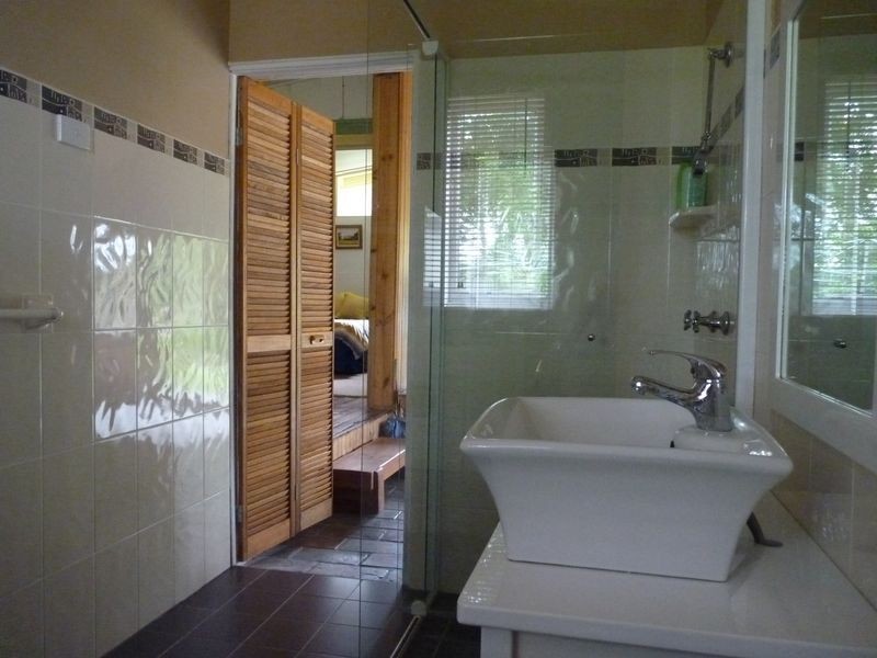 8 Beach Street, Lake Tabourie NSW 2539