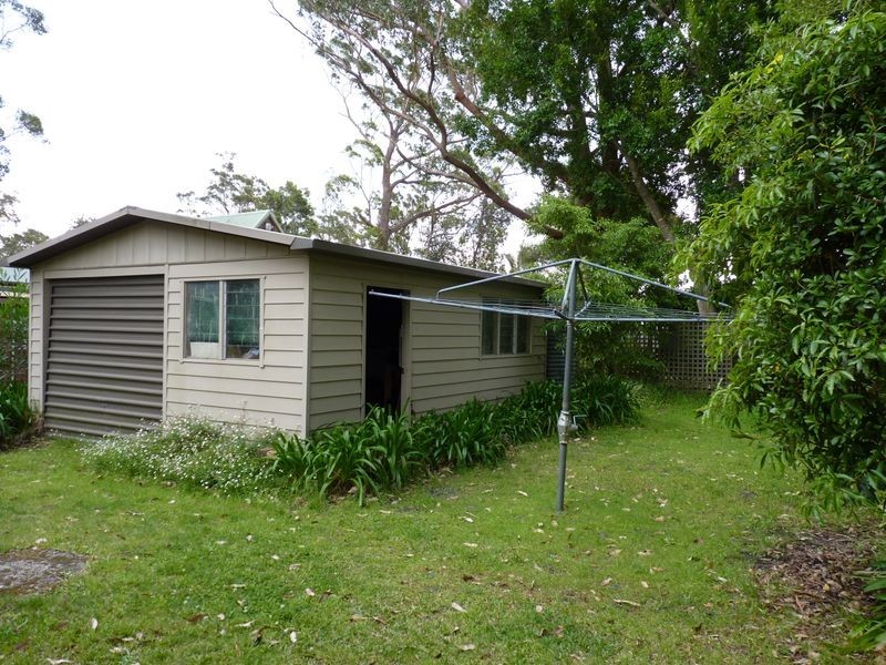 8 Beach Street, Lake Tabourie NSW 2539