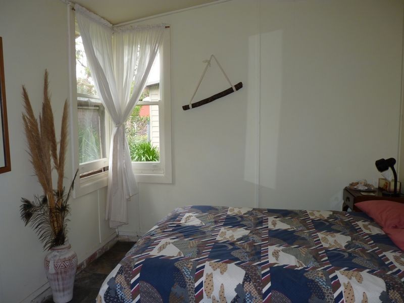 8 Beach Street, Lake Tabourie NSW 2539