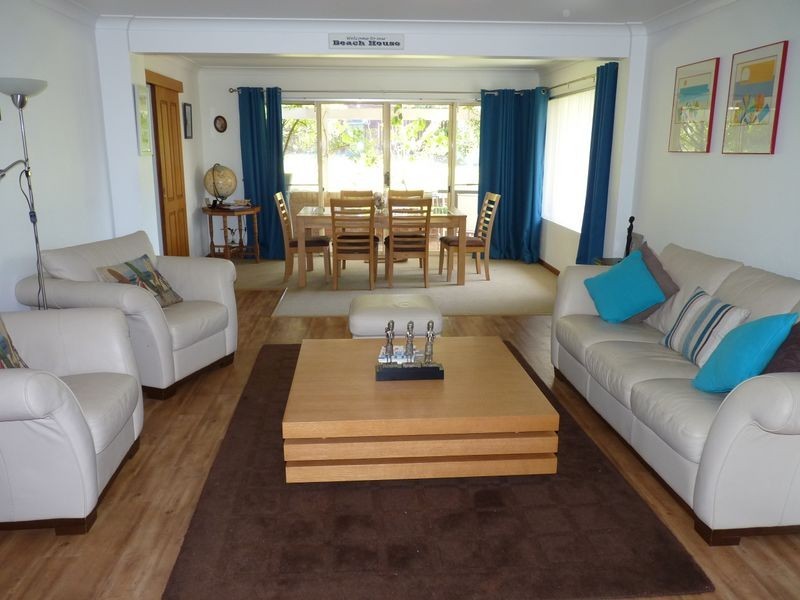 11 Booth Avenue, Narrawallee NSW 2539