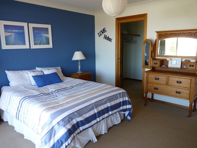 11 Booth Avenue, Narrawallee NSW 2539