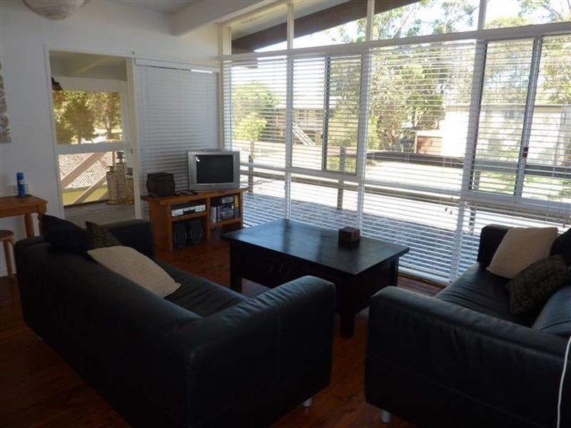 1 Parkinson St, Narrawallee NSW 2539