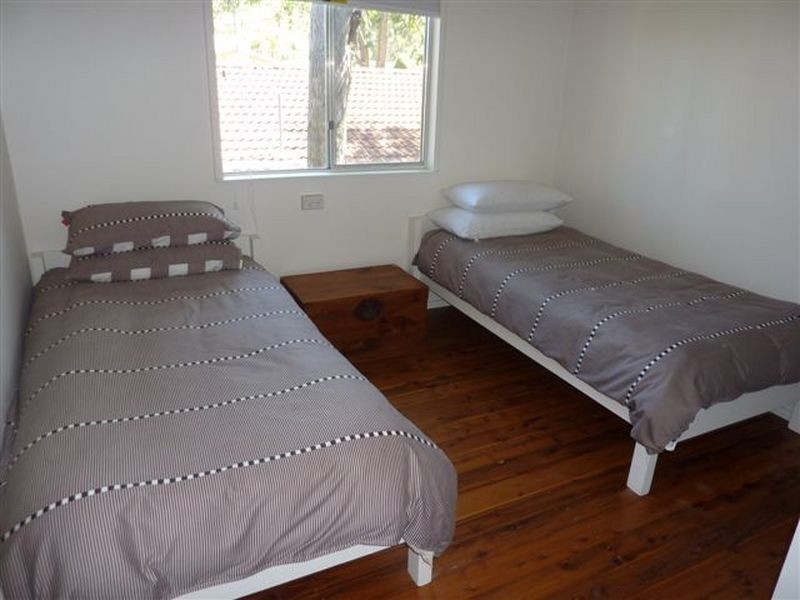 1 Parkinson St, Narrawallee NSW 2539
