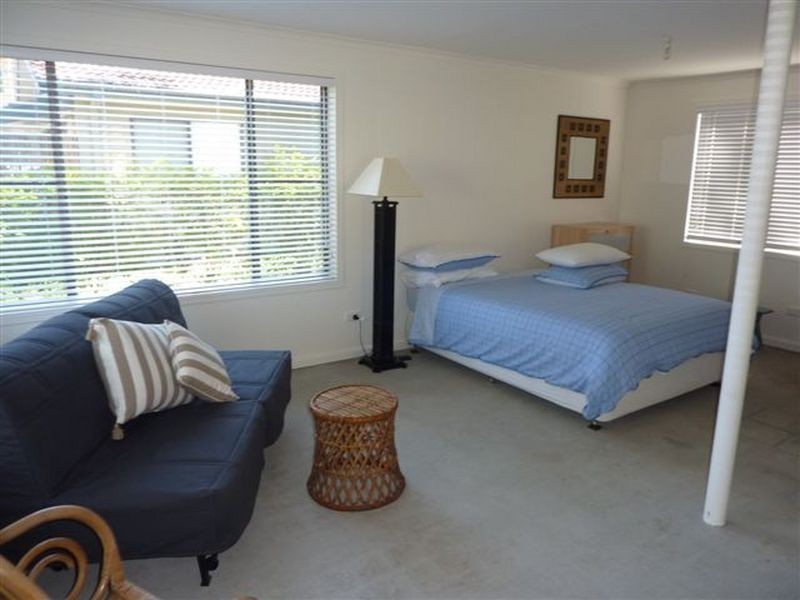 1 Parkinson St, Narrawallee NSW 2539