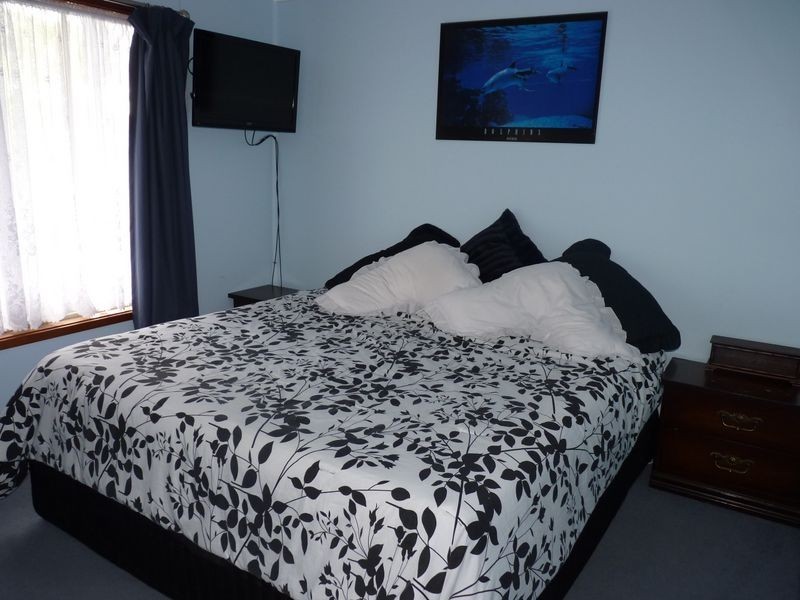 20 Woodlawn Avenue, Burrill Lake NSW 2539