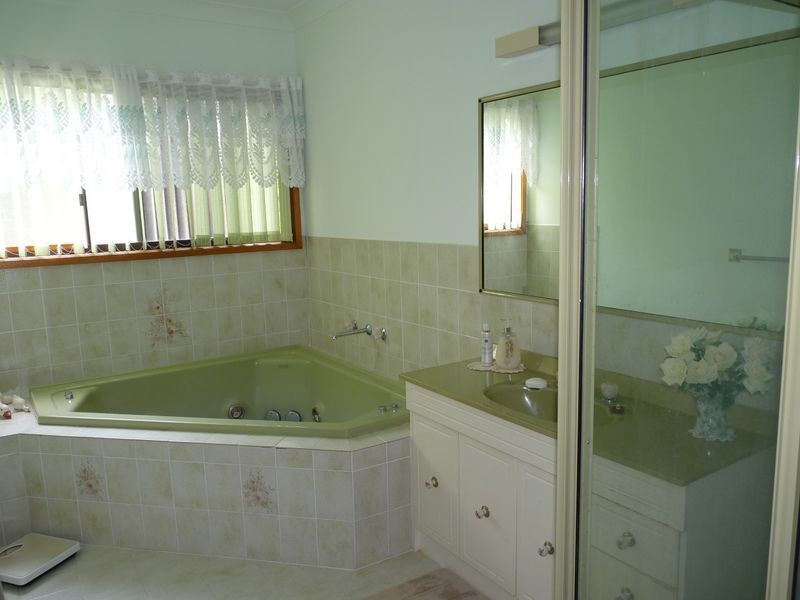 15 Evans Street, Lake Conjola NSW 2539