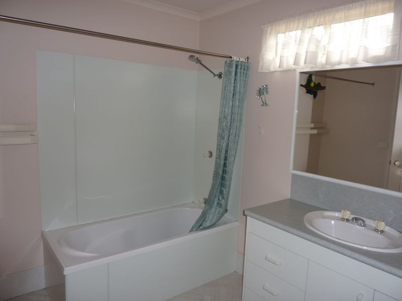 28 Princes Highway, Lake Tabourie NSW 2539