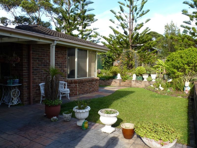 77 Donlan Road, Mollymook NSW 2539