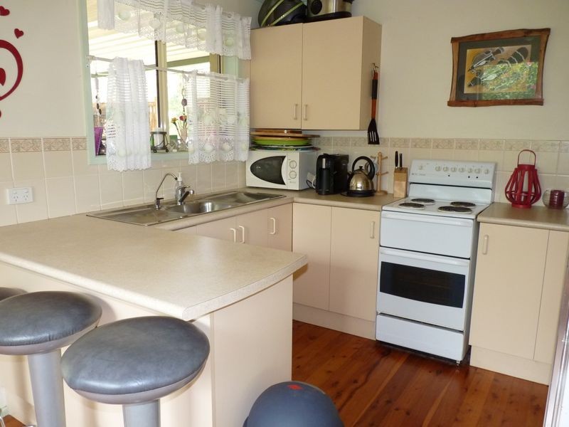 7 Venus Avenue, Lake Tabourie NSW 2539