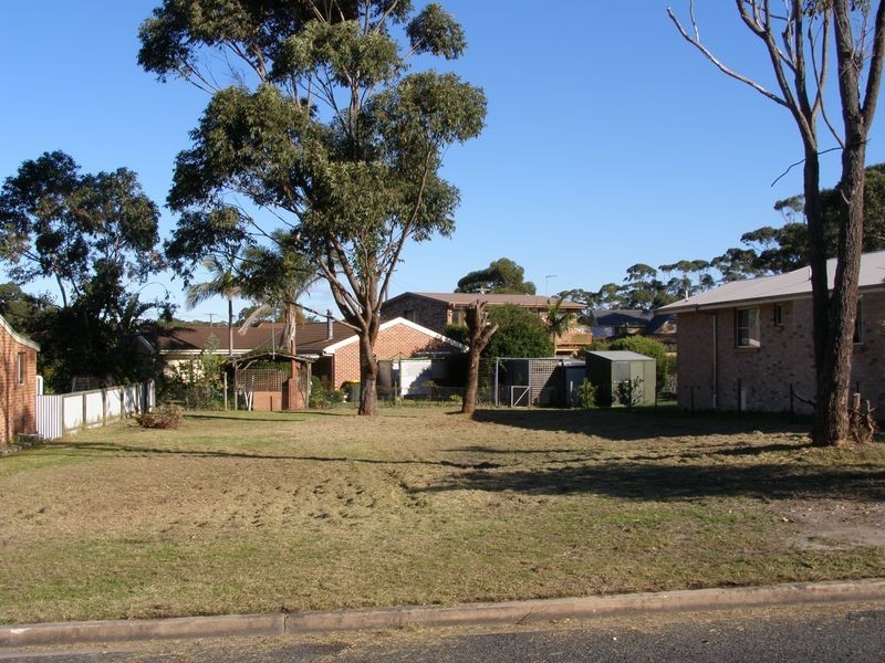 4 Torquay Drive, Lake Tabourie NSW 2539