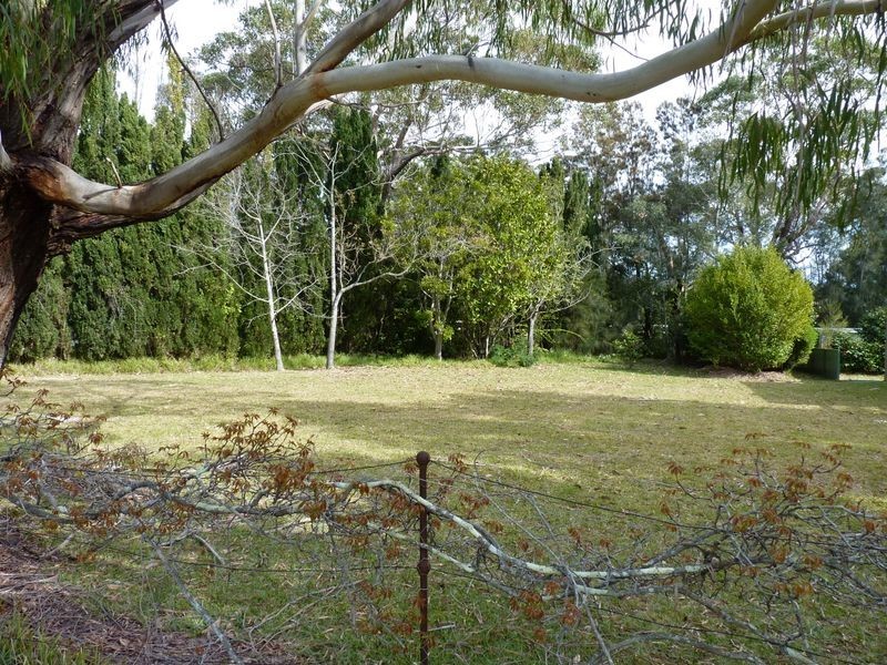 21 Oak Avenue, Lake Tabourie NSW 2539