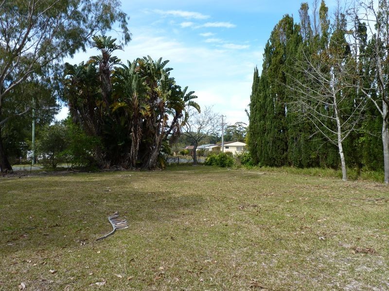 21 Oak Avenue, Lake Tabourie NSW 2539