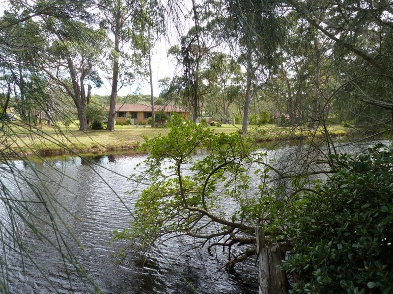 21 Oak Avenue, Lake Tabourie NSW 2539
