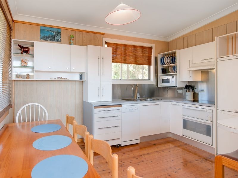 7 Surfers Avenue, Narrawallee NSW 2539
