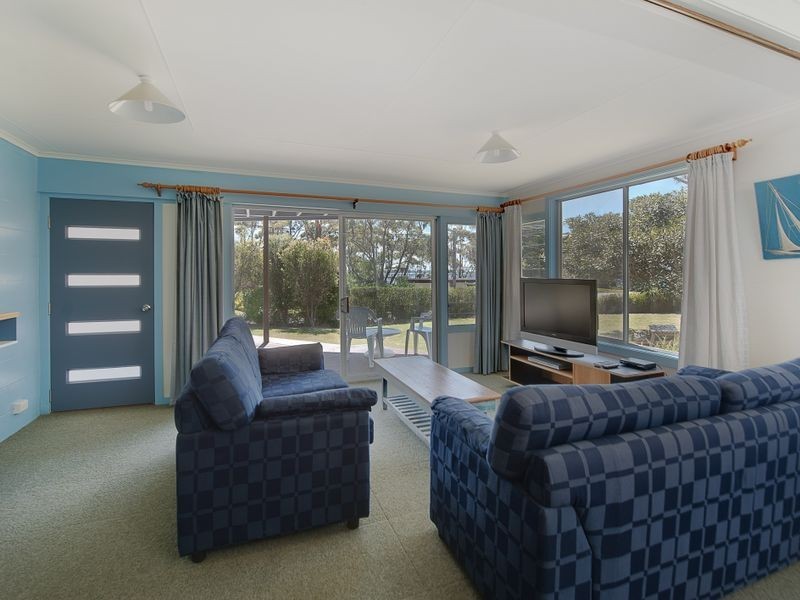 7 Surfers Avenue, Narrawallee NSW 2539