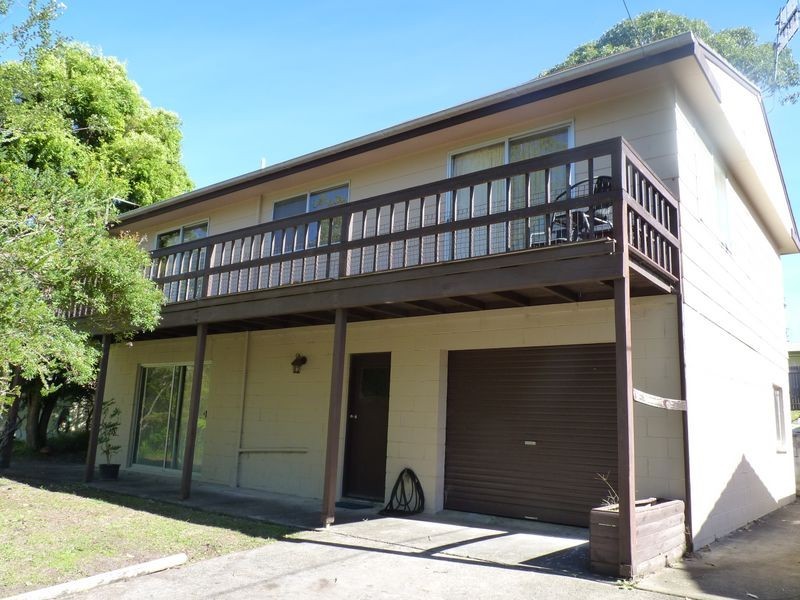 33 River Road, Lake Tabourie NSW 2539