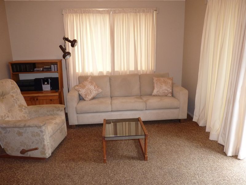 33 River Road, Lake Tabourie NSW 2539