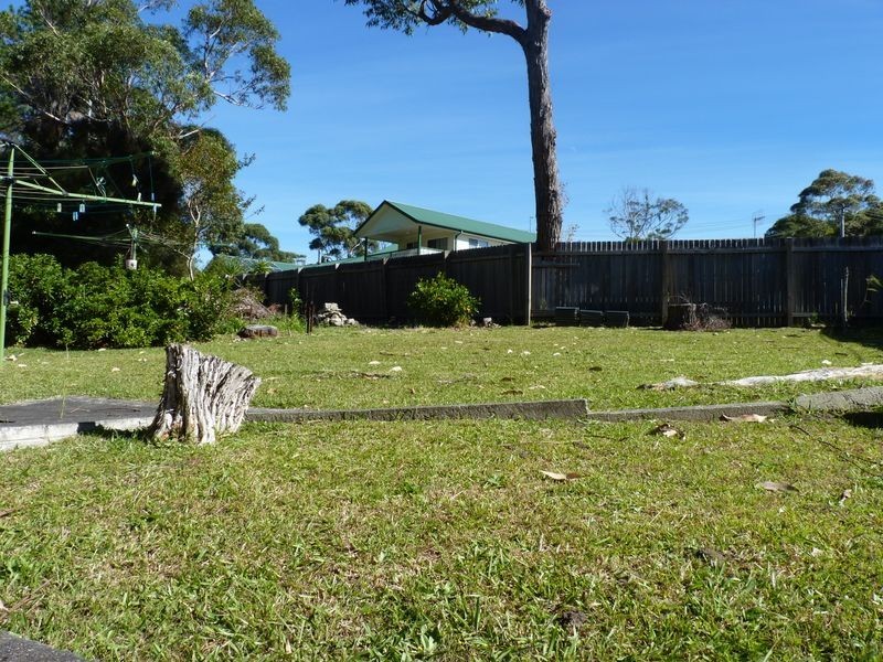 33 River Road, Lake Tabourie NSW 2539