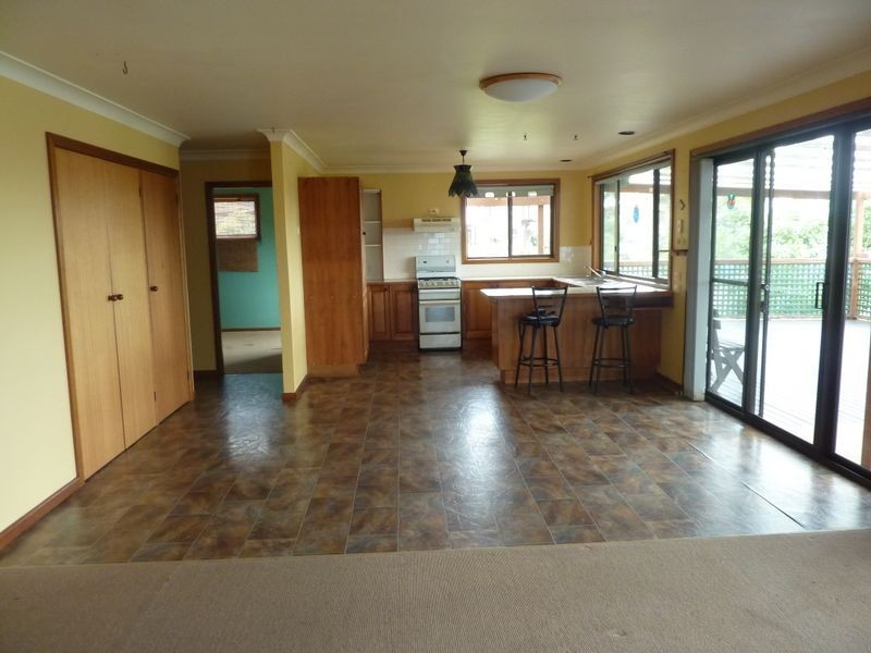 9 Canberra Cres, Burrill Lake NSW 2539