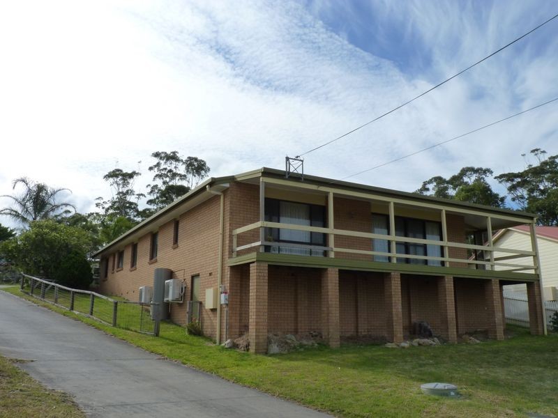 11 Torquay Drive, Lake Tabourie NSW 2539