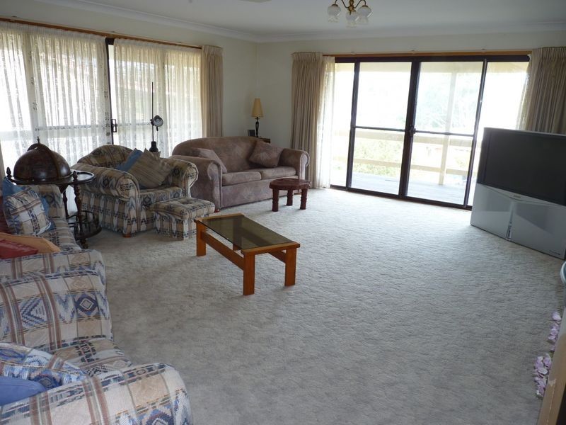11 Torquay Drive, Lake Tabourie NSW 2539