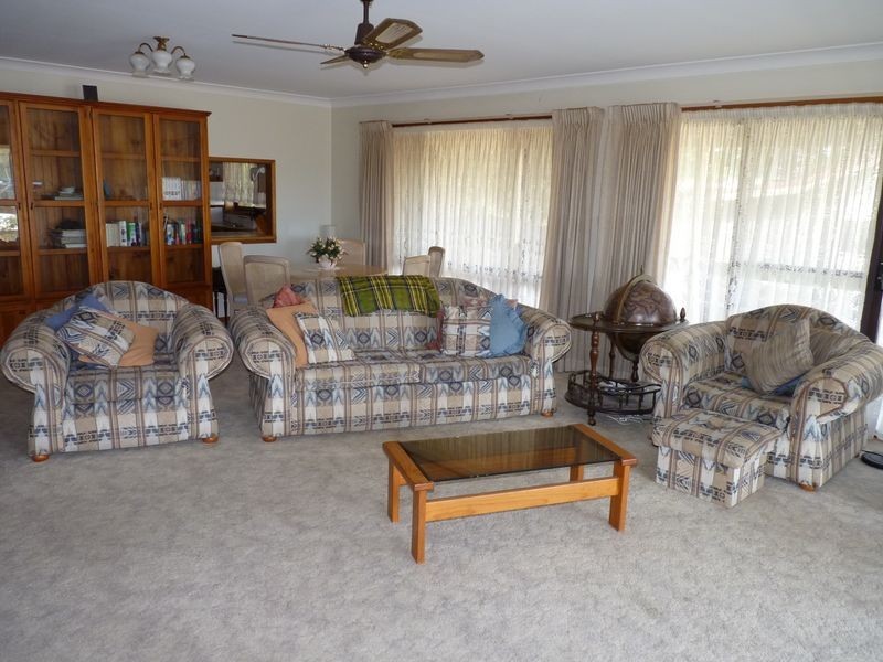 11 Torquay Drive, Lake Tabourie NSW 2539