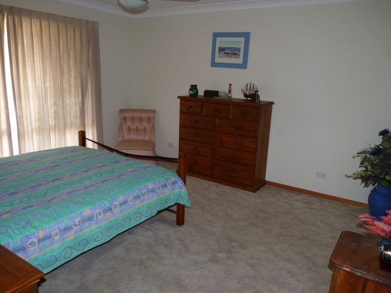 11 Torquay Drive, Lake Tabourie NSW 2539