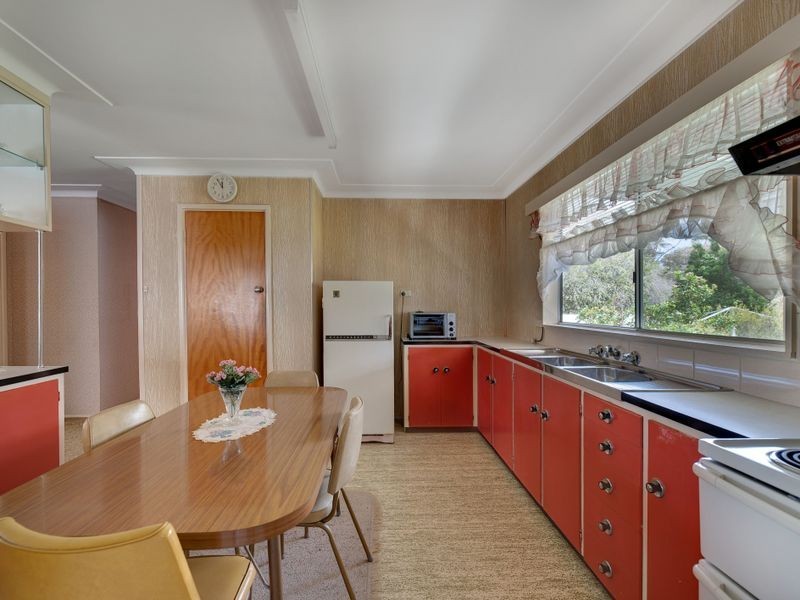 3 Oak Avenue, Lake Tabourie NSW 2539