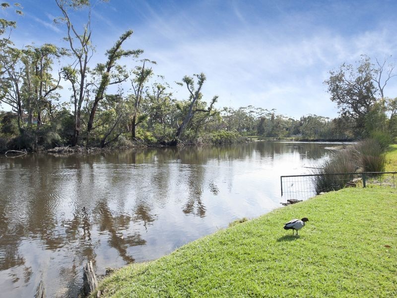 3 Oak Avenue, Lake Tabourie NSW 2539