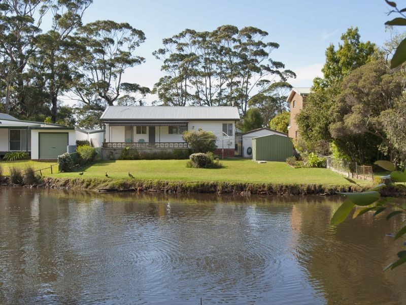 3 Oak Avenue, Lake Tabourie NSW 2539