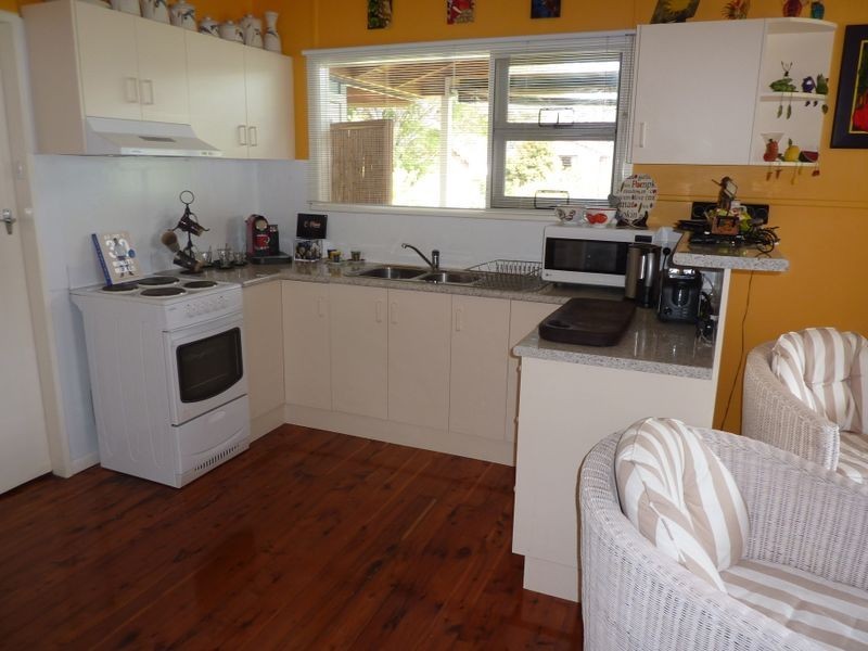 4 Maria Ave, Burrill Lake NSW 2539