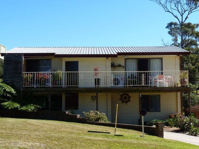 35 Lockhart Avenue, Mollymook NSW 2539