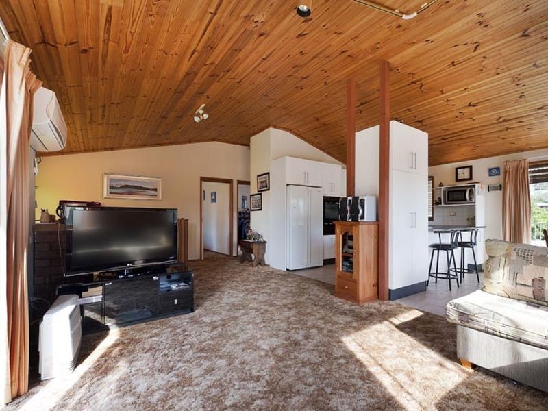 35 Lockhart Avenue, Mollymook NSW 2539