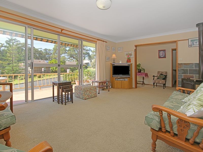 35 Carroll Avenue, Mollymook NSW 2539