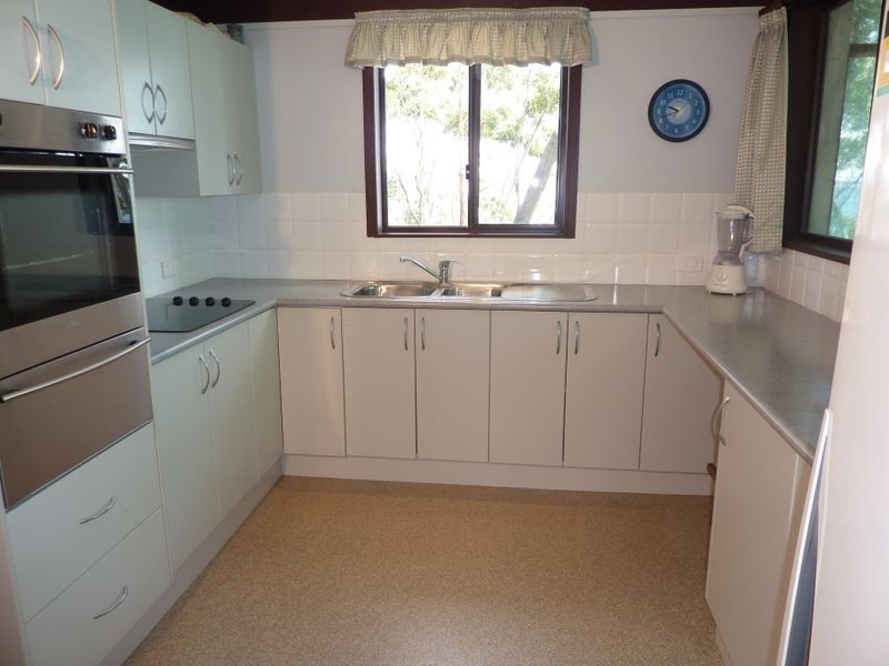 10 Surfers Ave, Narrawallee NSW 2539