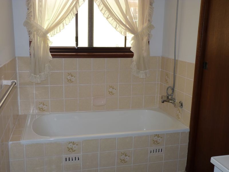 44 Valley Drive, Mollymook NSW 2539