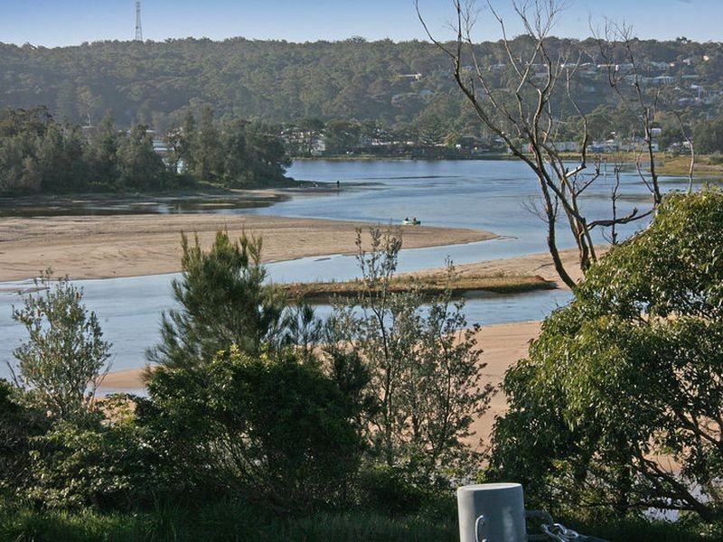 13 Seaside Pde, Dolphin Point NSW 2539