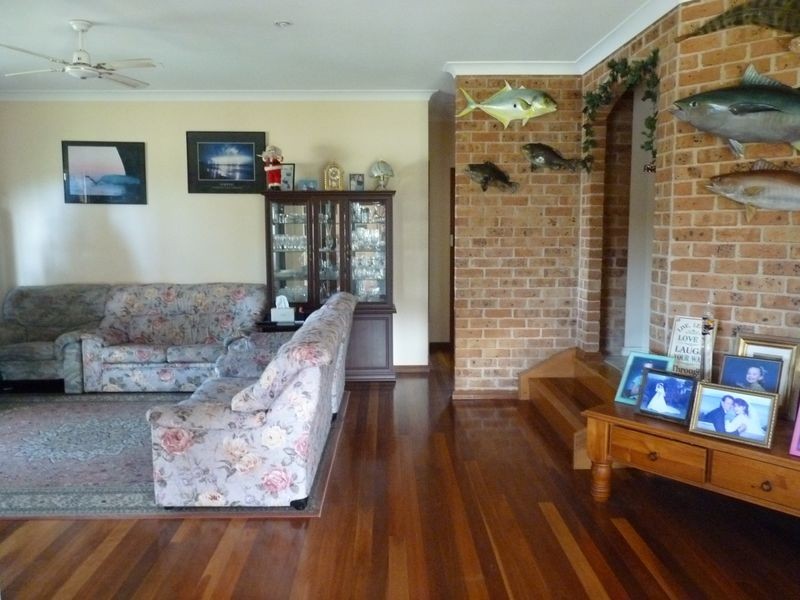 4 Seawinds Parade, Narrawallee NSW 2539
