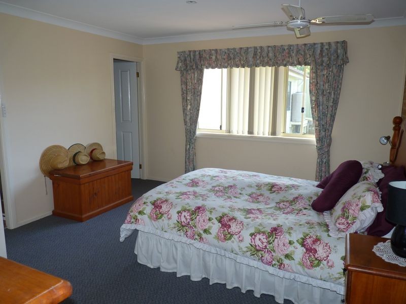 4 Seawinds Parade, Narrawallee NSW 2539