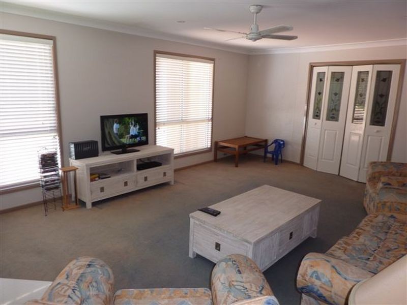51 Wyoming Ave, Burrill Lake NSW 2539