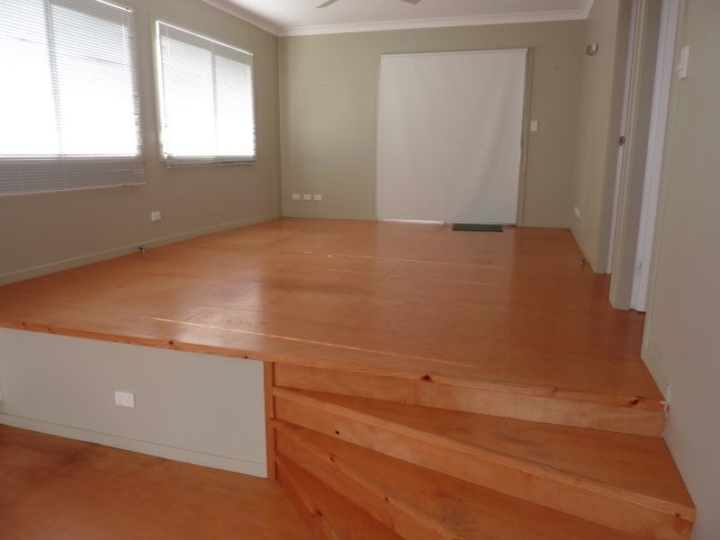 8 Normandy St, Narrawallee NSW 2539