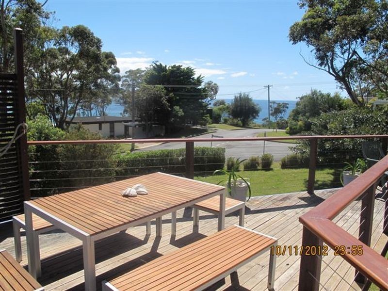 7 Surfers Ave, Narrawallee NSW 2539