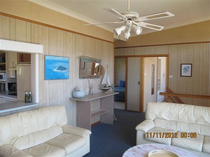 7 Surfers Ave, Narrawallee NSW 2539