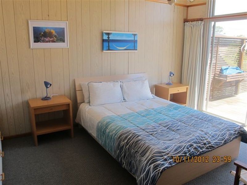 7 Surfers Ave, Narrawallee NSW 2539