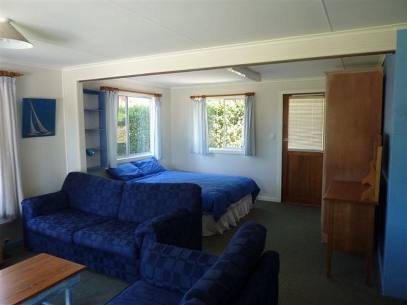 7 Surfers Ave, Narrawallee NSW 2539