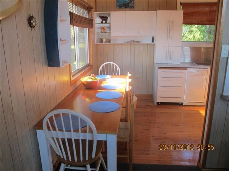 7 Surfers Ave, Narrawallee NSW 2539